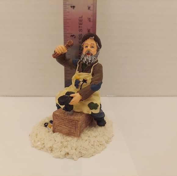 Mervyn's Village Square 1998 Cobbler Figurine - Picture 6 of 7
